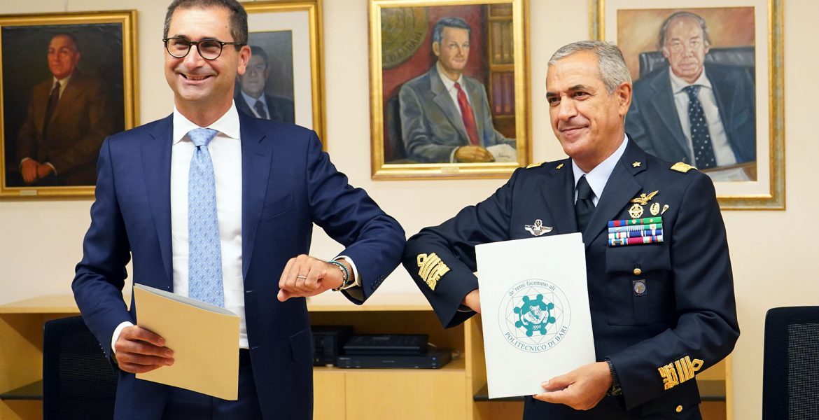 Il Generale di Squadra Aerea Aurelio Colagrande e il Rettore Francesco Cupertino