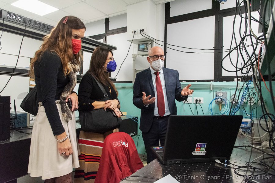 Visita console Americano nel laboratorio PolySense