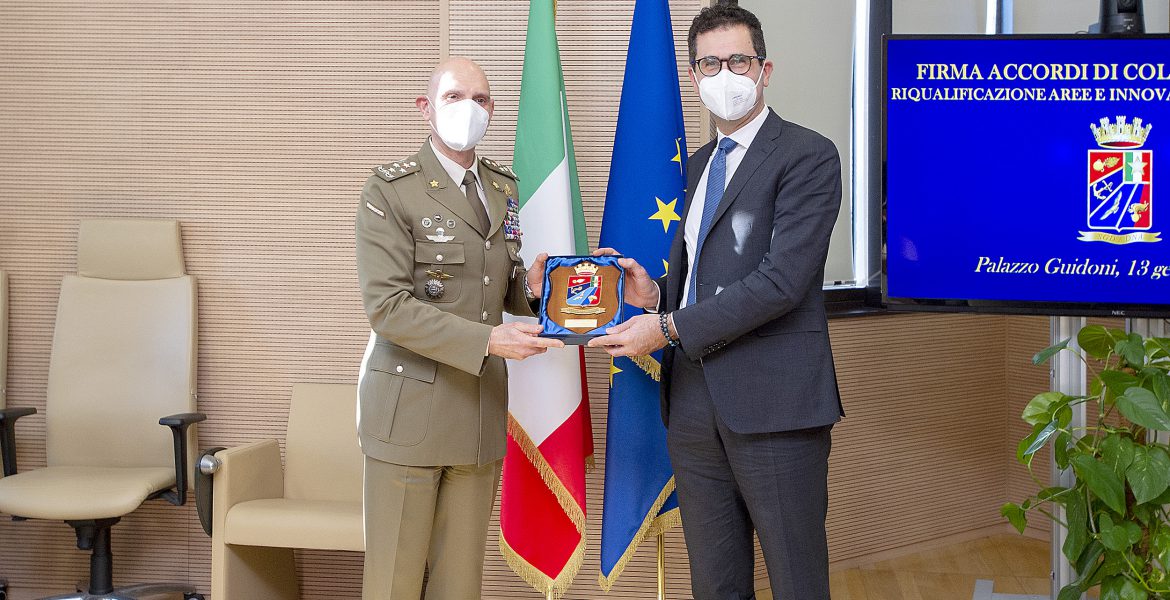 Il Generale, Portolano omaggia il Rettore, Cupertino