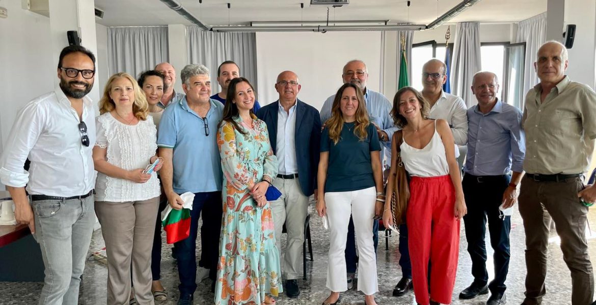 I componenti della lista Essere Ingegnere. Primo da dx il prof. Fratino