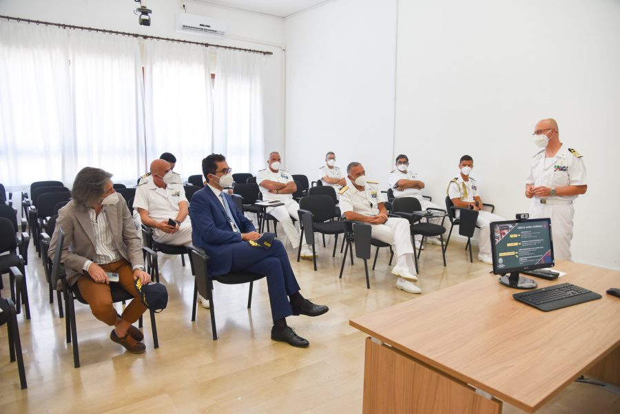 Un momento dell'incontro presso la Scuola Sottufficiali dia Taranto.