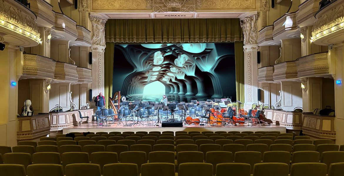 Scenografie ed intelligenza artificiale per l'evento musicale
